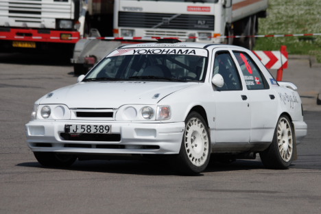 Henning Søgaard og Iben Louring i Ford Cosworth.
(Foto: Motorsporten.dk)